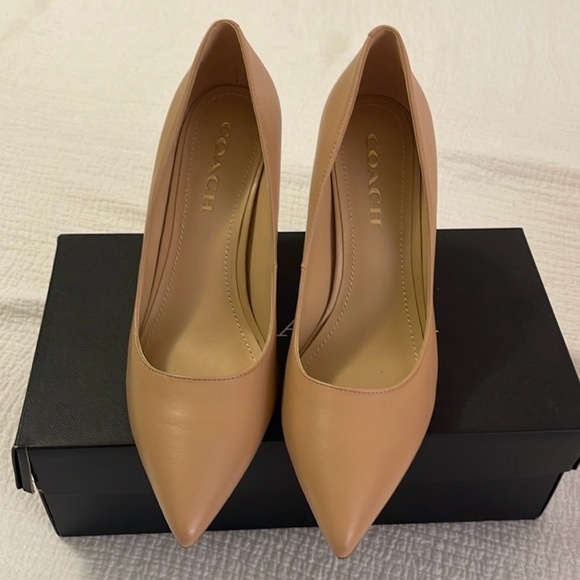 Wiley leather Coach pumps size 8 nude tan camel - Picture 1 of 14